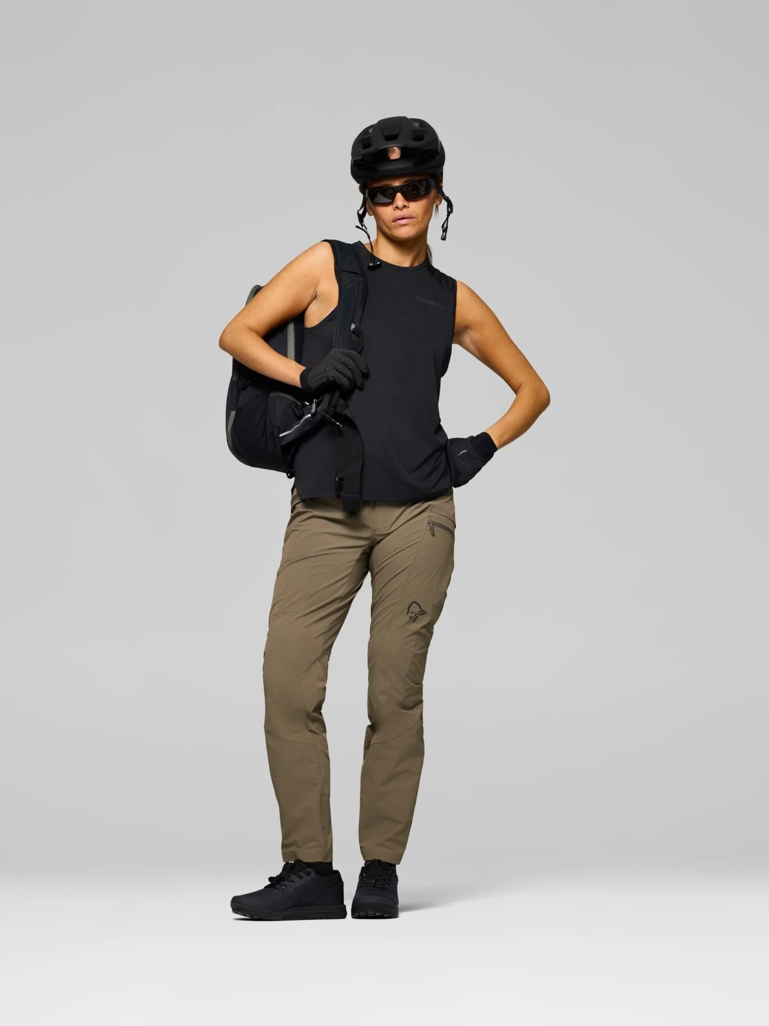 W FJORA EQUALISER SLEEVELESS - Image 4