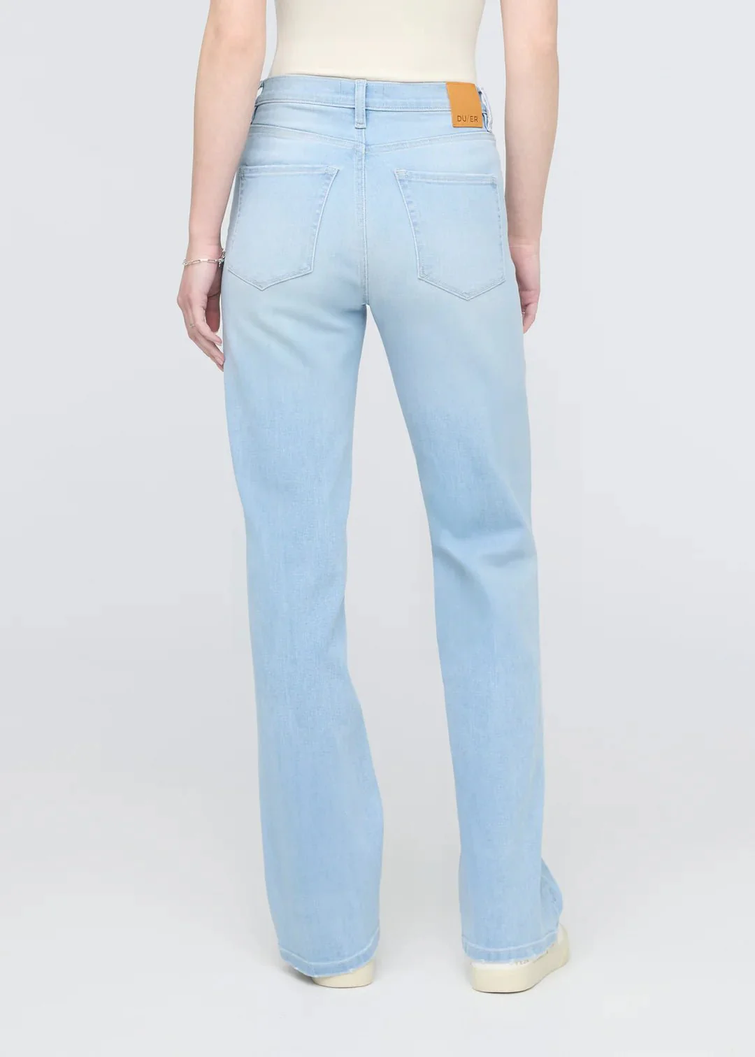W PERFORMANCE DENIM HIGH RISE STRAIGHT - Image 4